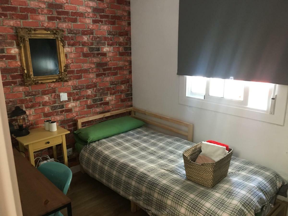 Practical Room: Barcelona-Fira-Airport Оспиталет-де-Льобрегат Экстерьер фото
