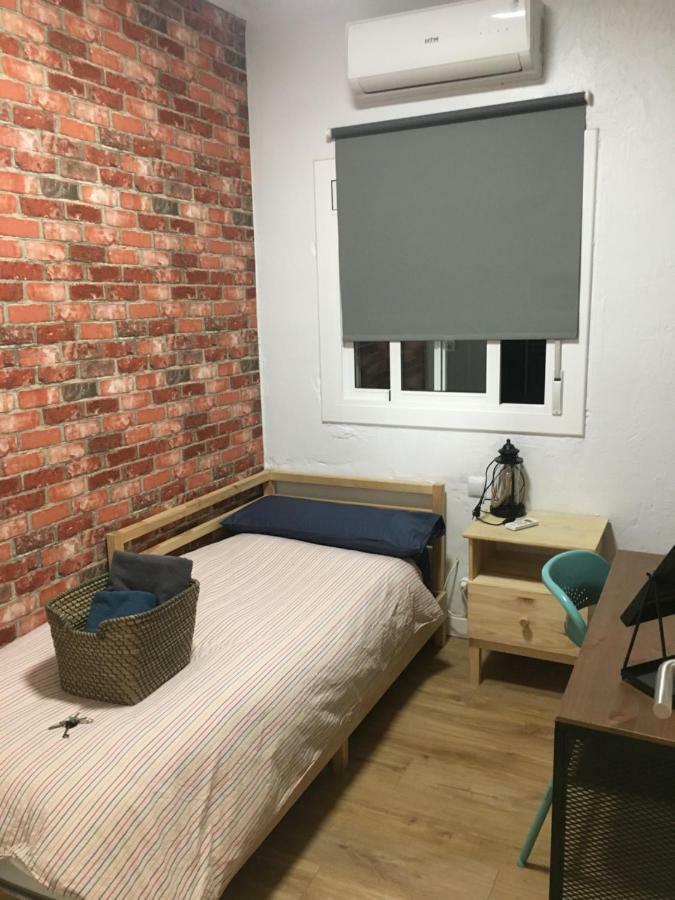 Practical Room: Barcelona-Fira-Airport Оспиталет-де-Льобрегат Экстерьер фото